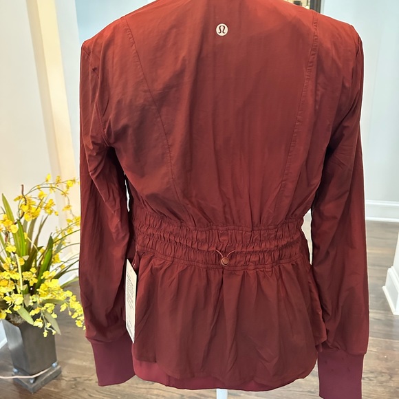 NWT Lululemon Sights Seen Jacket, Size 2, Burgundy - Picture 3 of 8